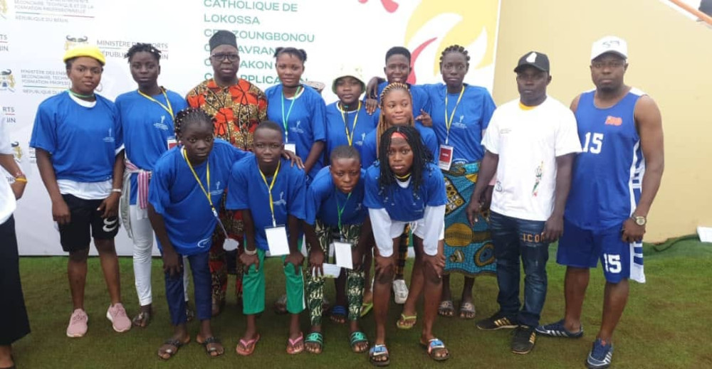 Le Maire de Bassila, Dr. TASSOU ZAKARI, booste l'équipe féminine de la Donga pour le championnat national scolaire