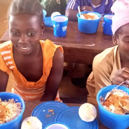 L'ouverture des cantines scolaires dans les écoles primaires publiques pour le compte de l'année 2024 2025  est déjà une réalité. Les premiers repas chauds ont été servi dans les établissements concernés par le Programme National d'Alimentation  Scolaire